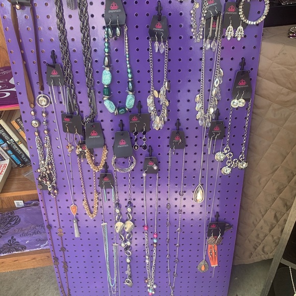 Paparazzi jewelry $12, Avon products - Picture 2 of 16